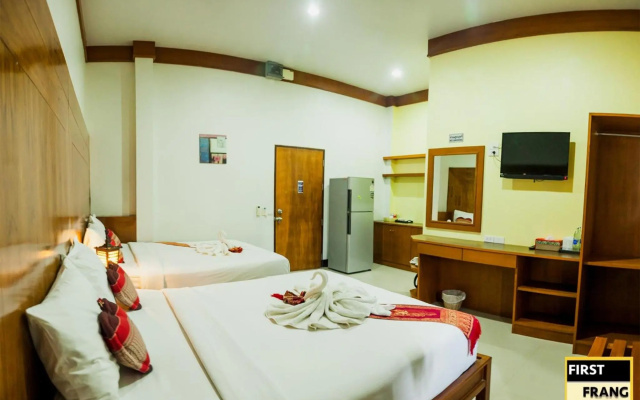 First & Frang Hotel – Guest Rooms – Koh Phangan