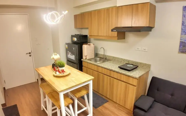 Stylish Condo - Cozy Urban Living