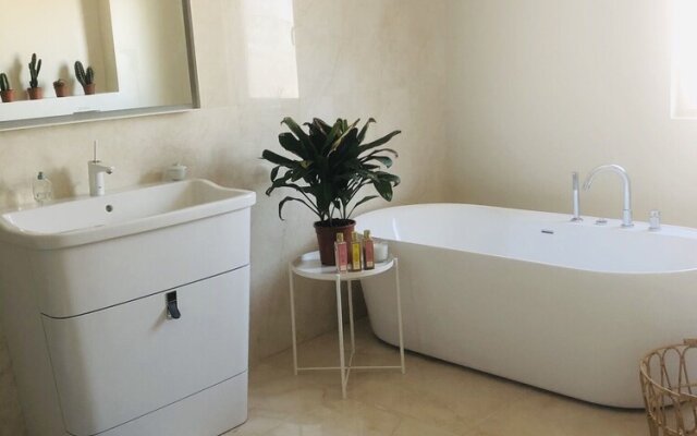 Impeccable 5 Beds Villa in Dubai