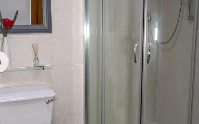 Catsbrook House - Sleeps 7 - Business Travellers Accommodation