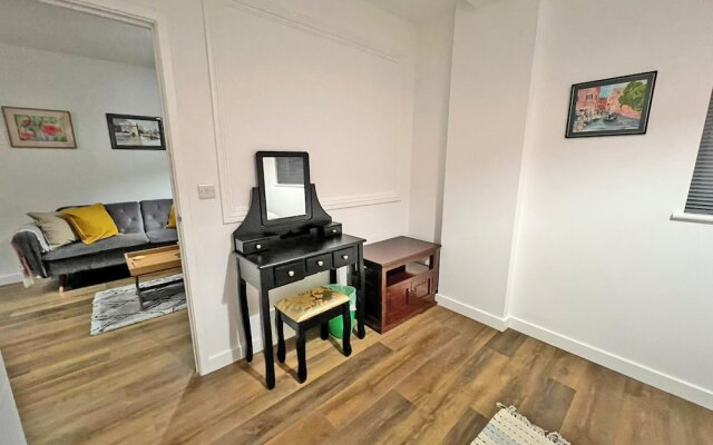 Immaculate 2-bed Apartment Town Centre