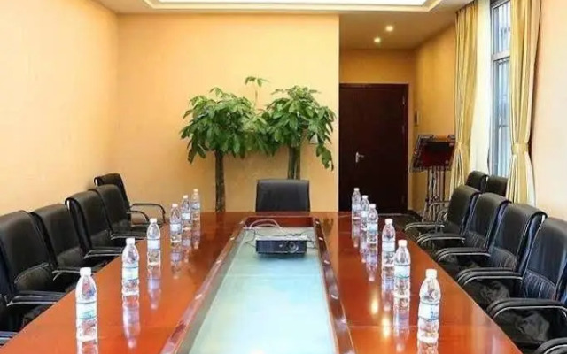 Qingdao Lucky and Better Hotel
