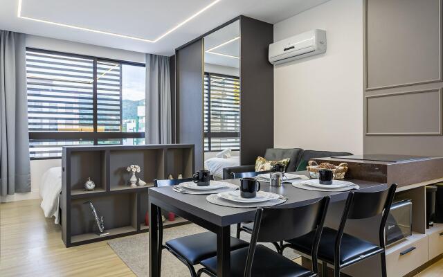 Belo studio p/ famílias em próximo da UFSC SSG225