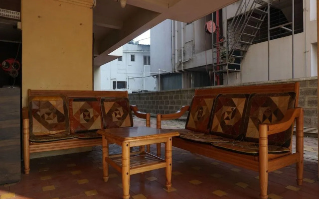 OYO 26151 House Khas Pranaam Apartment