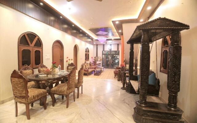 OYO 18641 Hotel Rashmi