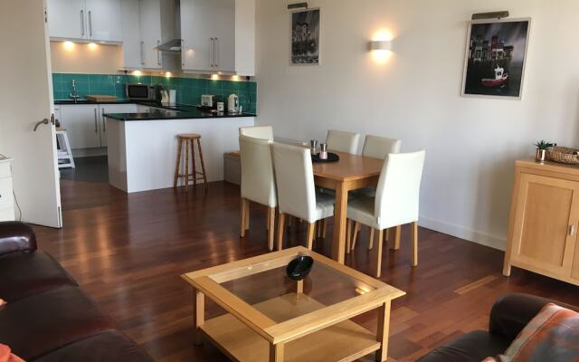 Modern 2 Bedroom Apartment City Centre