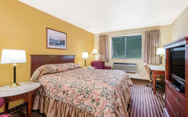 Super 8 La Vale/Cumberland Area