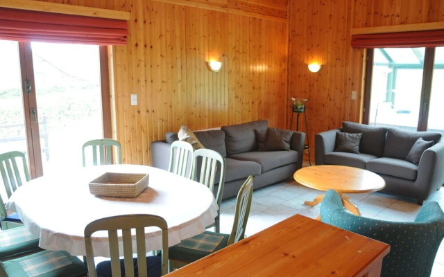 Attractive Holiday Home with Hot Tub in Septon