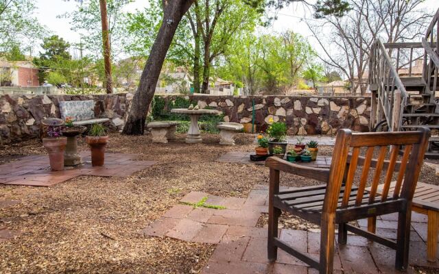 The Blue Room - Charming Studio, Great Location!  by RedAwning