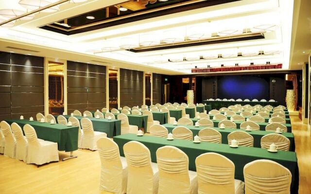 Yantai Celebrity Hotel