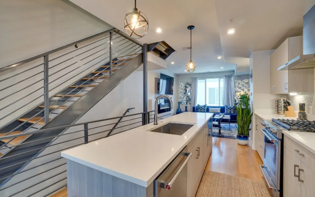 Rooftop Deck & Mtn Views: Luxe Denver Home
