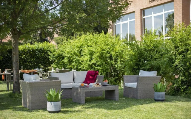 Hotel Remilia Ex Ramada Emilia