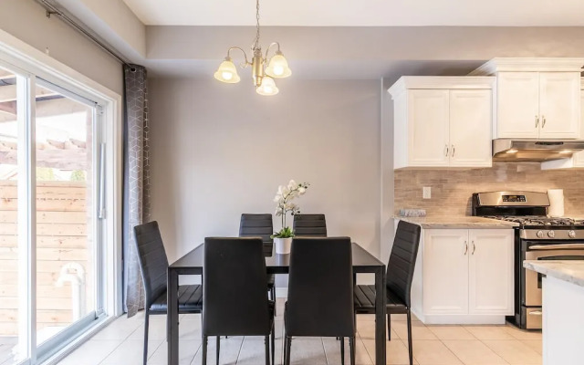 GLOBALSTAY. Modern 3-4 Bedroom Town