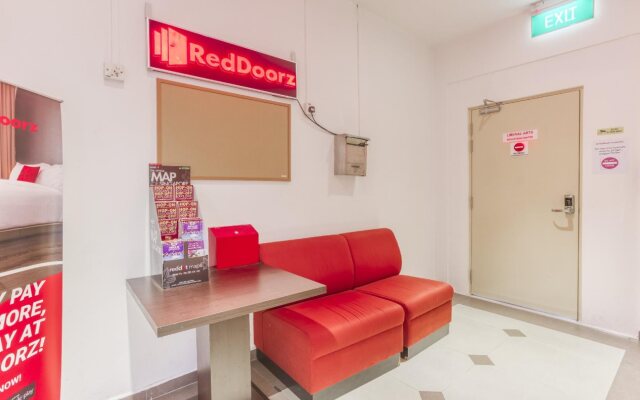 RedDoorz Suites @ Kembangan