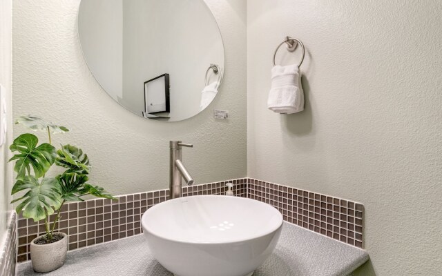 Old Town North Jewel! Near Breweries and River!