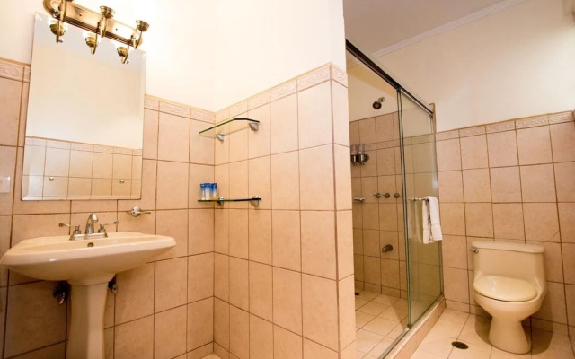 Luxury 3 bedroom condo with ocean view and private balcony