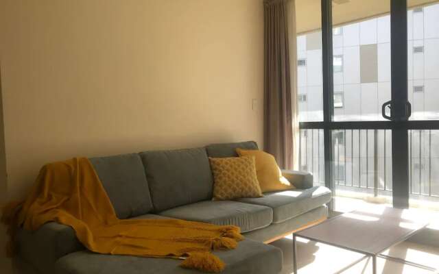 Spacious 2BR Near Westfield Newmarket