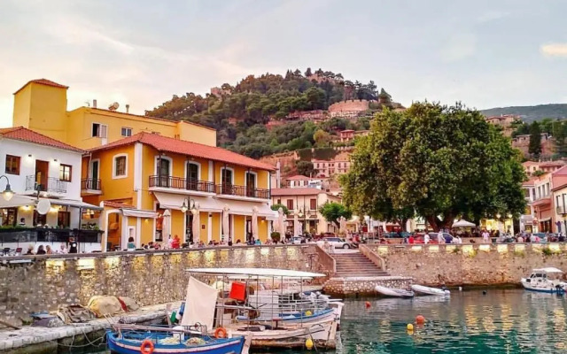 Nafpaktos Beach luxury Suites