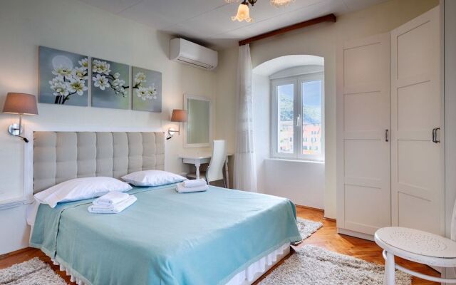 Mira Sea Front Guesthouse