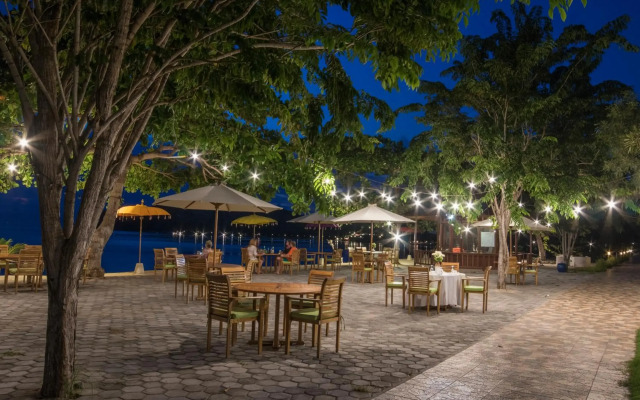 Sylvia Beach Villa