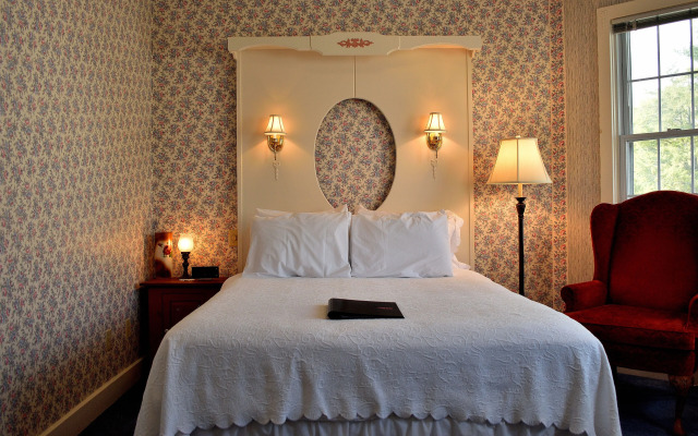 Yelton Manor Bed & Breakfast