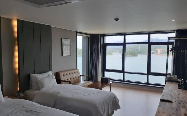 Tongyeong Bridge Hotel