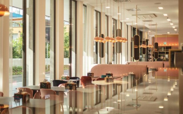 Holiday Inn, the niu - Loco Munich North by IHG