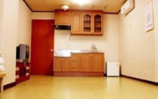 Goodstay Phoenix Spa Hotel