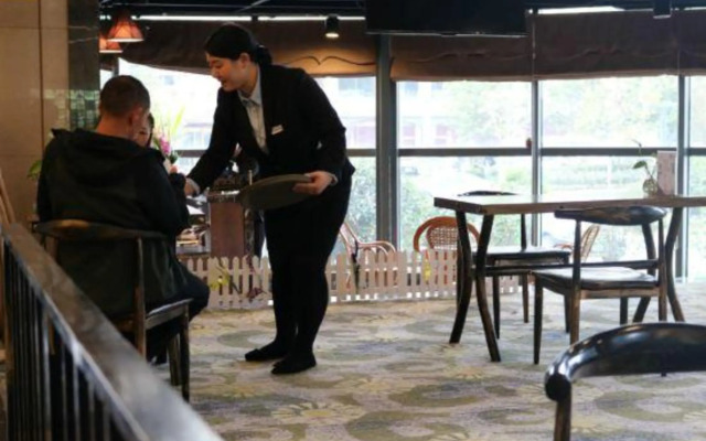 Huaxi Garden Hotel (Qingdao Liuting Airport)