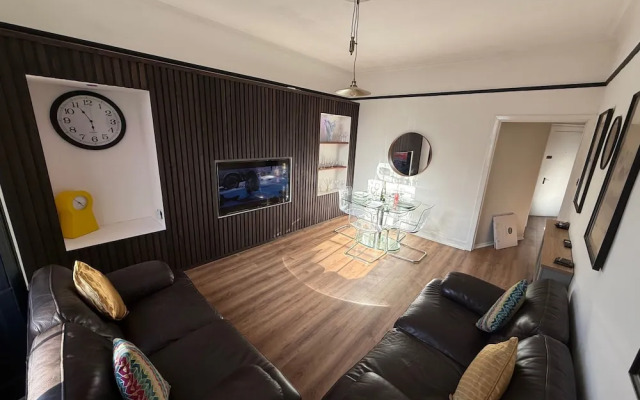 Ayr Town Centre Apartment - 3 Bedrooms