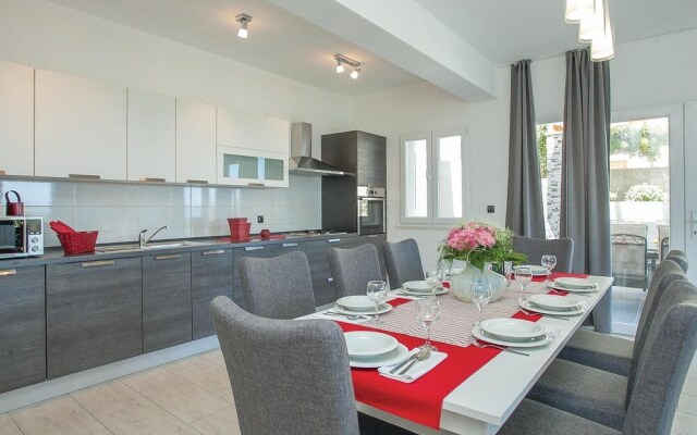 Awesome Home in Prigradica With Wifi and 4 Bedrooms