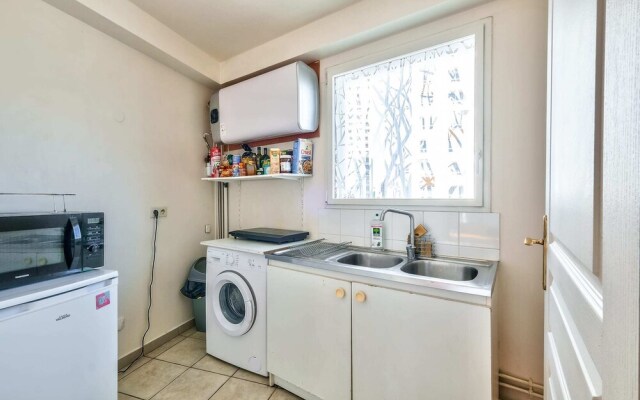 Nice 2 Room Apartment in Paris