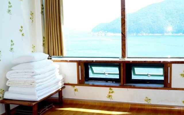 Geojedo Beach Hotel