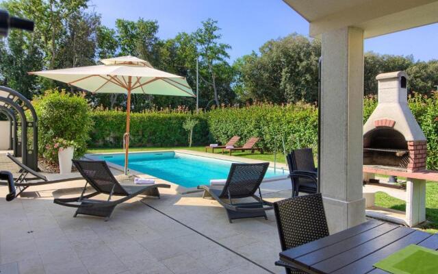 Luxury villa Banjole with private pool 200m from the beach