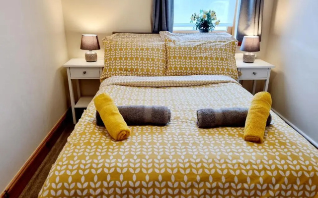 Modern 2 bedroom garden flat