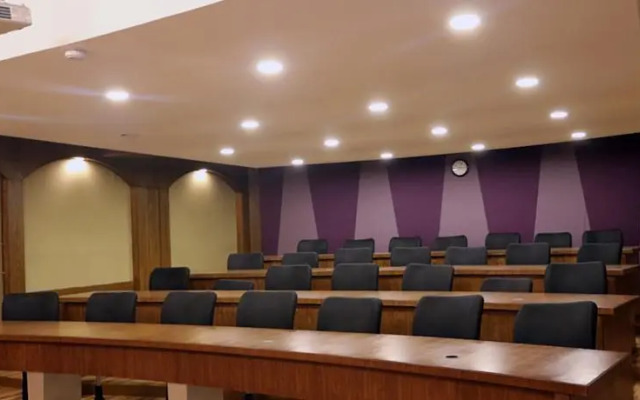 Oxford Suites & Rooms