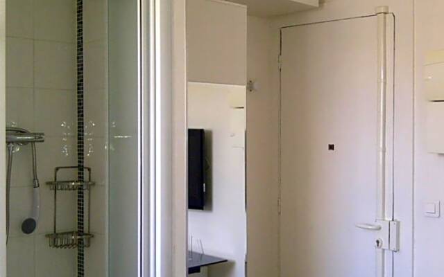 Single room Paris Arc de Triomphe
