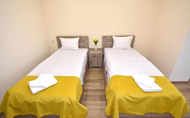 2 bedroom apartment, quiet and spacious