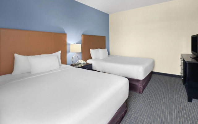 Days Inn by Wyndham Mackinaw City/Bridgeview Area