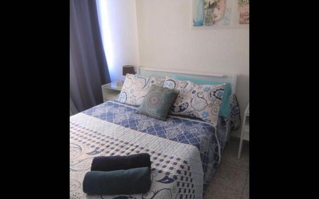 Deluxe 3 Bedroom Apartment, Balcony, 15 Minutes Walk To City And Beach Sys2