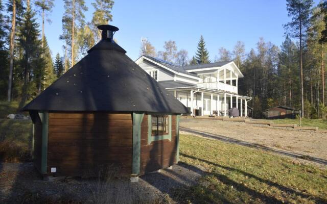 Lomapesä Cottages