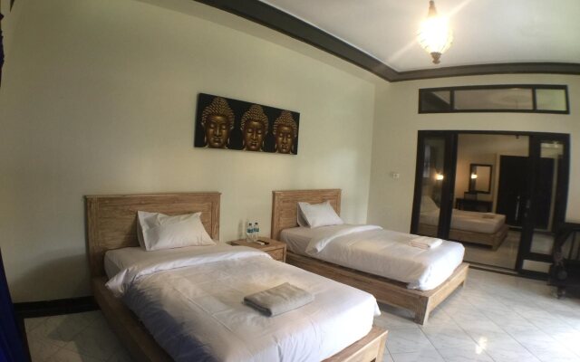 Senyum Villa