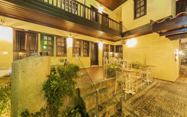 Amazing Hotel Room Near Hadrian s Gate