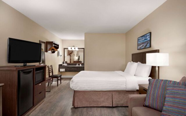 Travelodge by Wyndham Salmon Arm BC