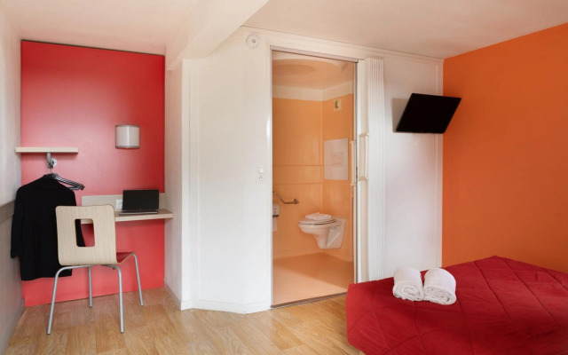 Première Classe La Ville-Du-Bois