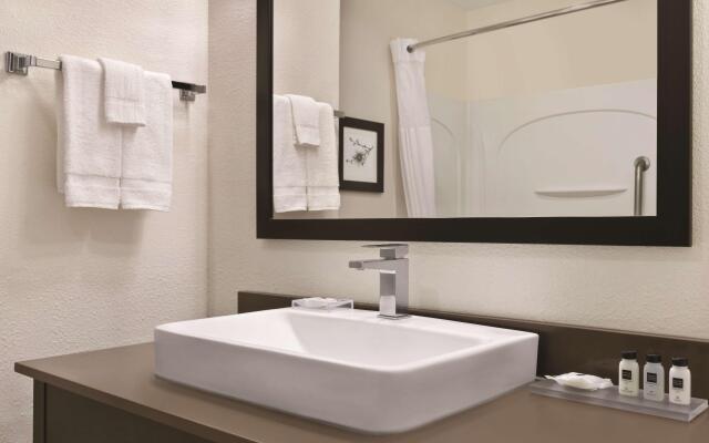 Country Inn & Suites by Radisson, Fairborn South, OH