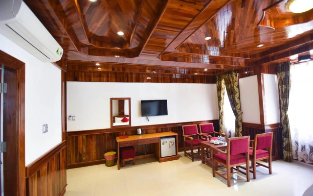 San San Hotel