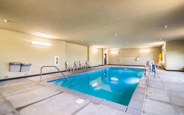 Cobblestone Hotel & Suites - Victor