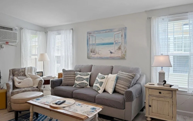 Sweet Beach Retreat 2 Bedroom Home