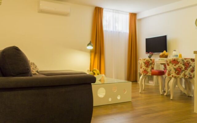 Royal Residence Chica Cure